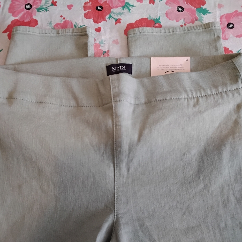 NYDJ Women’s size 14 pull on capris cropped green jeans stretch 36W 27L New Tags